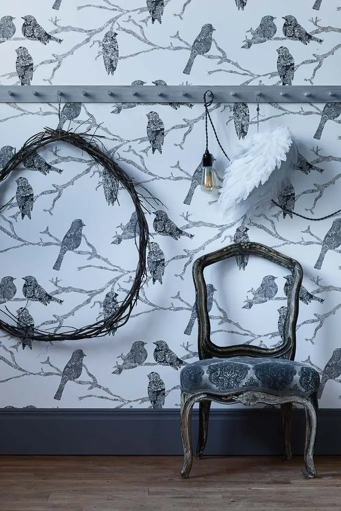 vogeltapete-belle-birds-raumbild Abstrakte Tapete mit Vögeln Belle Birds Raumbild