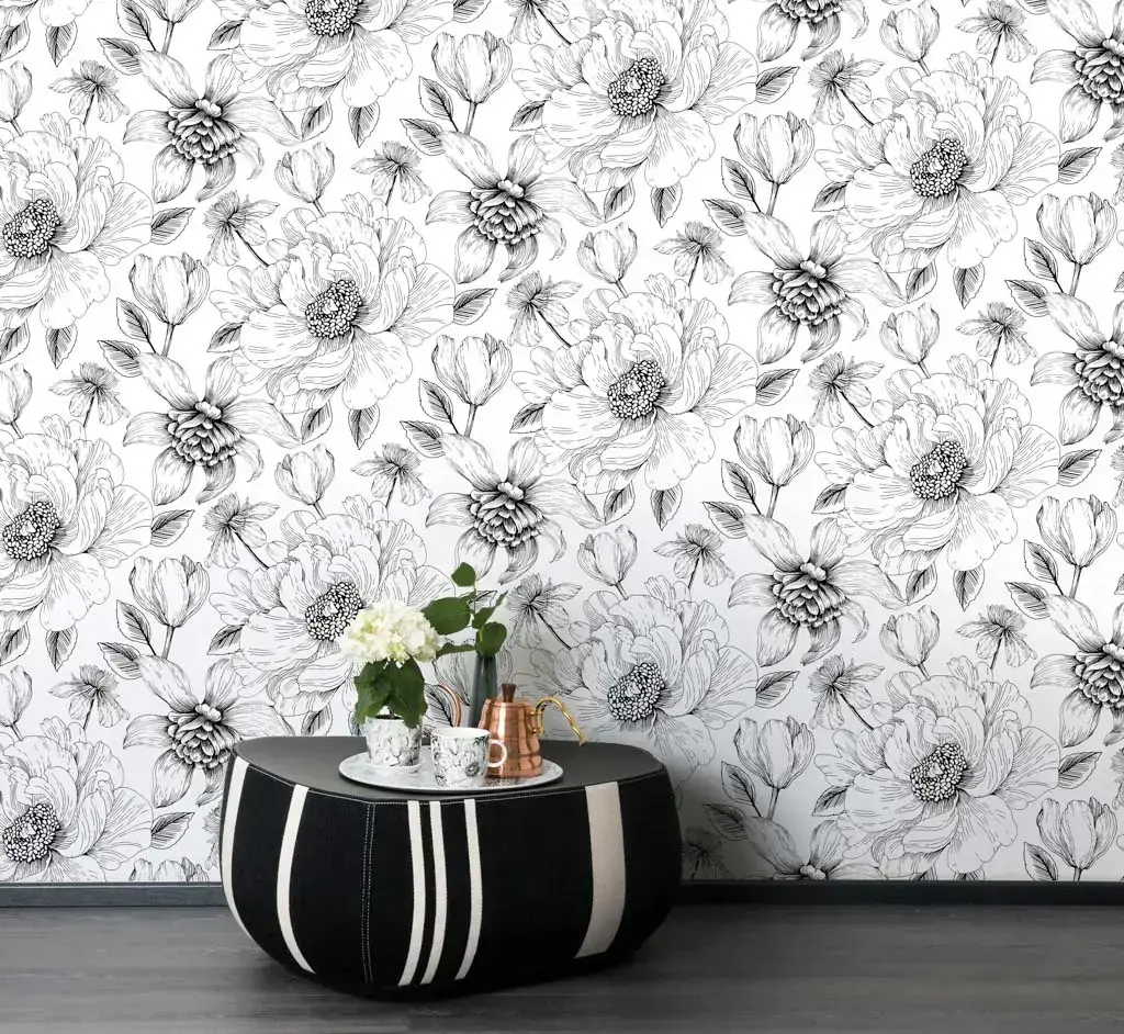 grosse-blumentapete-poem-schwarz-weiss-raumbild Vallila Große Blumentapete Poeam, Designertapete aus Finnland in schwarz-weiß