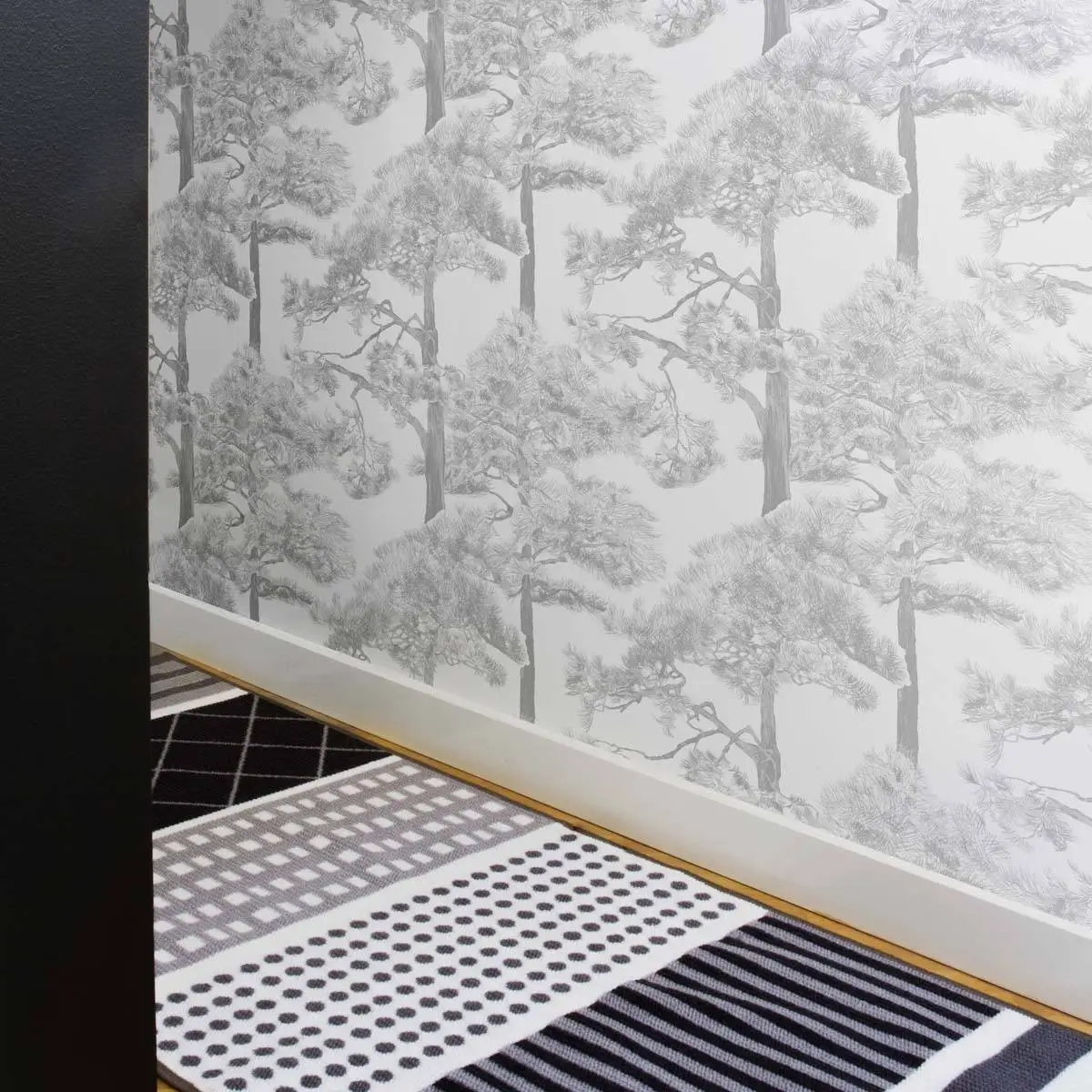 baummotiv-tapete-kallvik-grau-raumbild Tapete mit Baummotiv Kallvik in Grau, Raumbild