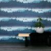 Kuru, Tapete mit skandinavischer Landschaft in blau, Raumbild